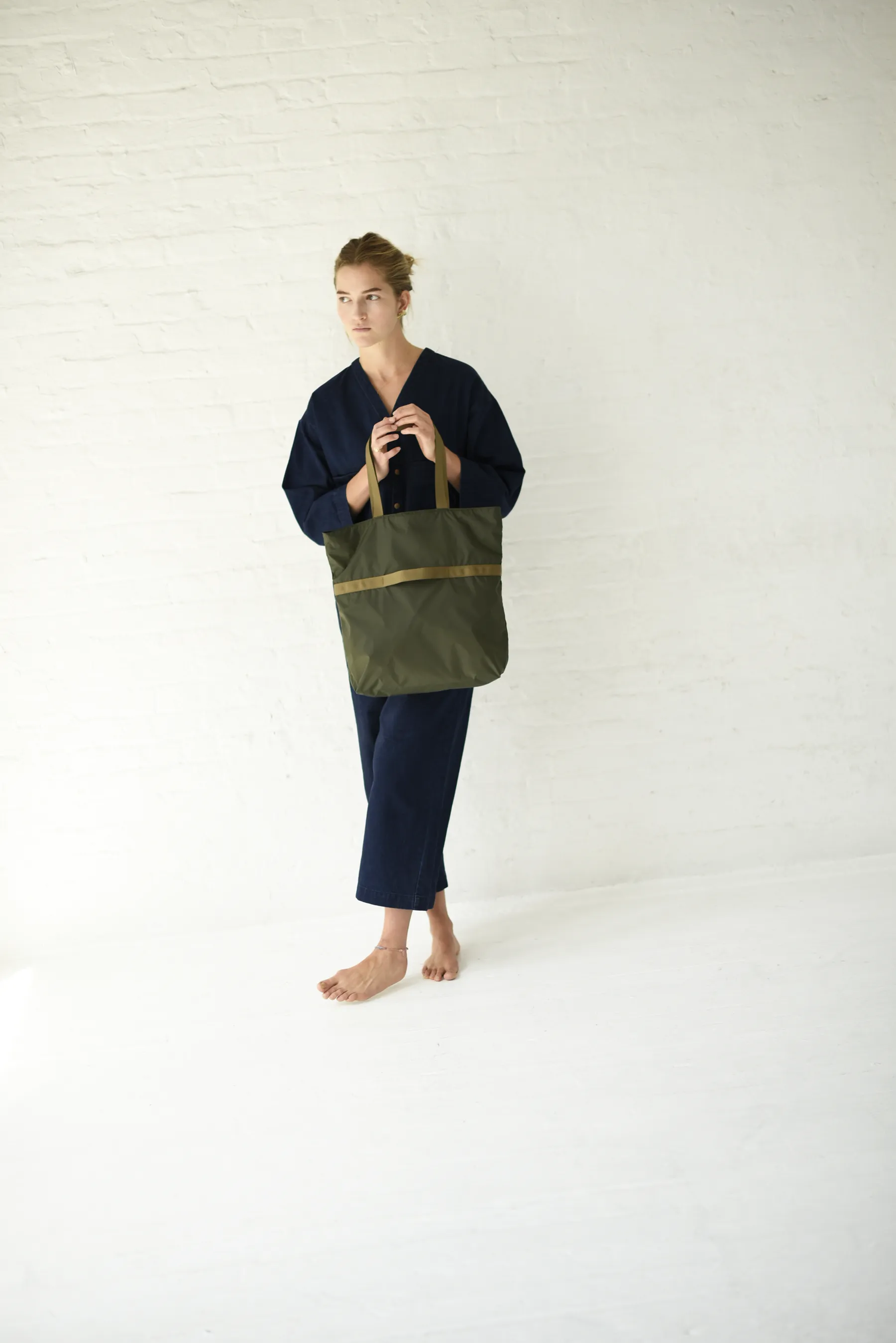 8.6.4 Design 2-way Nylon Tote Olive