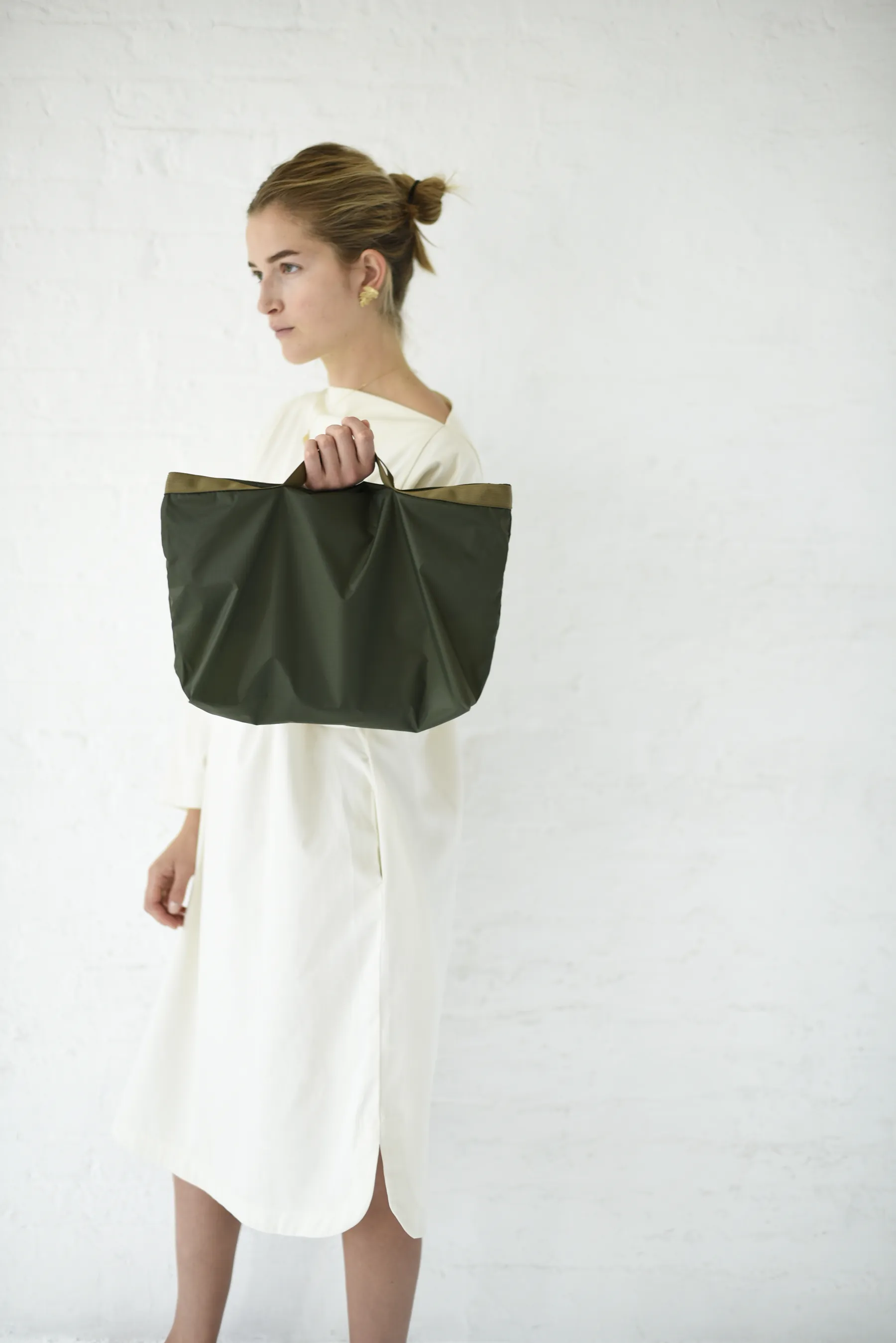 8.6.4 Design 2-way Nylon Tote Olive