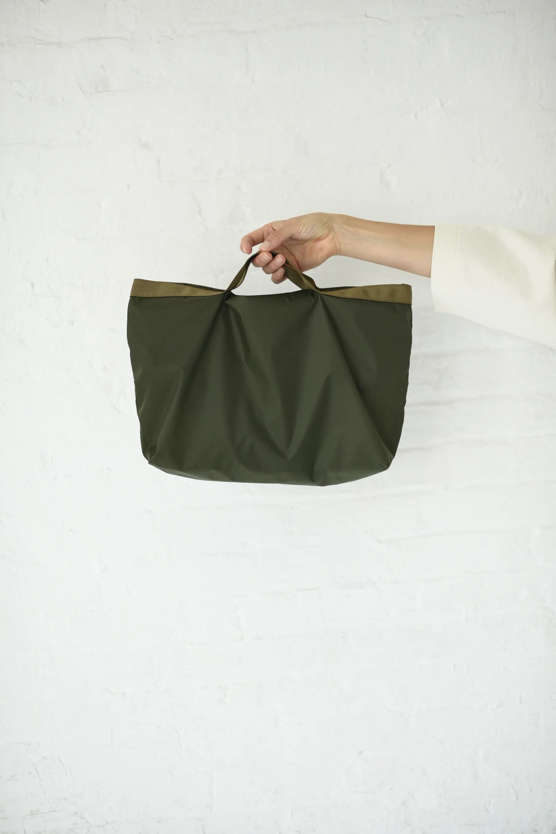 8.6.4 Design 2-way Nylon Tote Olive